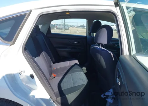 2016 Nissan Altima 2.5/2.5 S/2.5 Sl/2.5 Sr/2.5 Sv z USA, uszkodzony, nr VIN 1N4AL3AP5GC151522